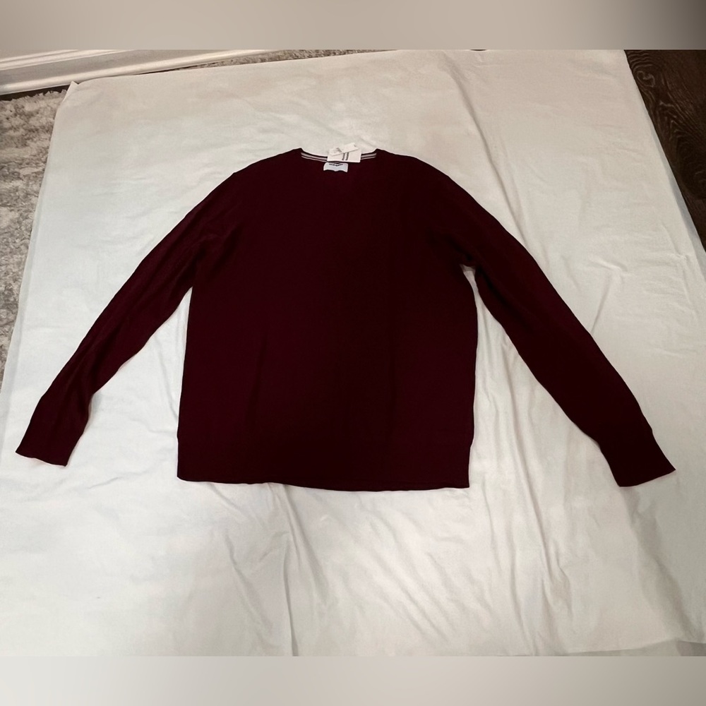 Old Navy Men's burgundy Crewneck Sweater